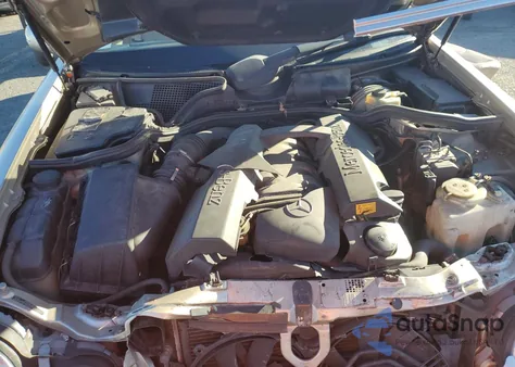 2000 Mercedes-Benz E 430 z USA, uszkodzony, nr VIN WDBJF83J9YX033344